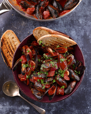 Smoky Tomato and Chorizo Mussels 